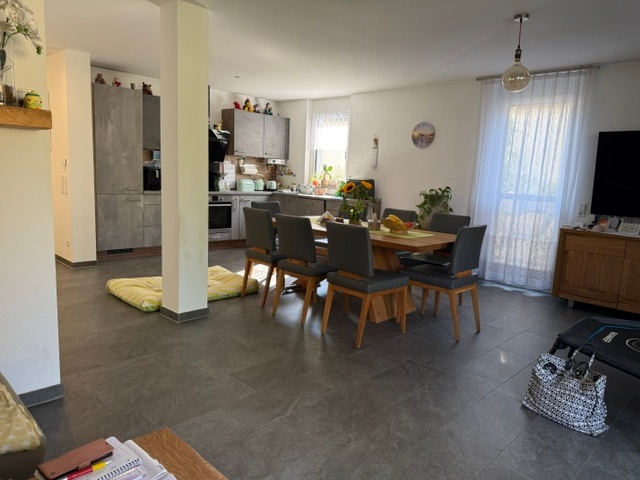 Wohnzimmer mit Küche